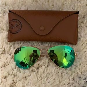 Ray Ban Aviators!